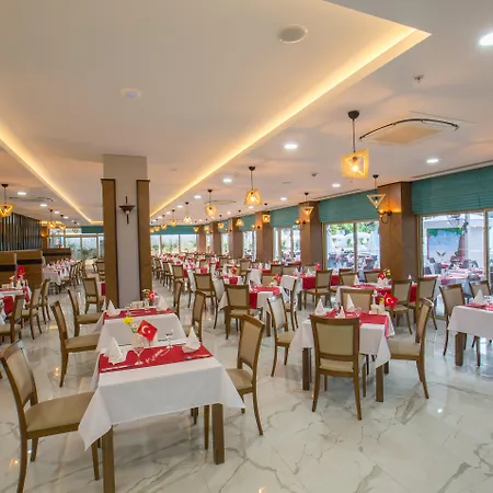 מלון Aquamarin & 4*